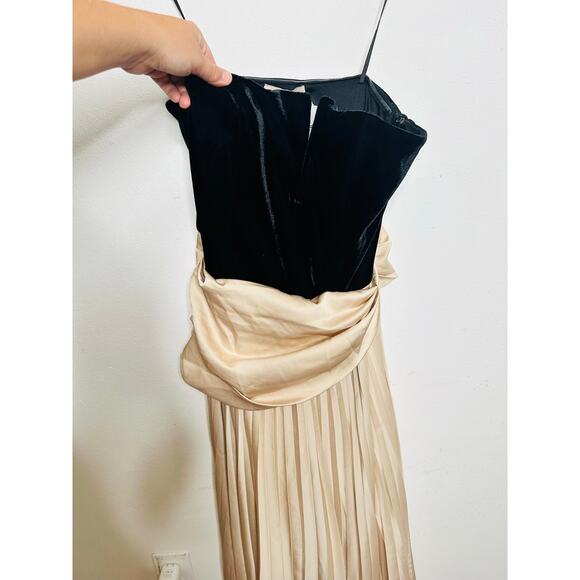 ET OCHS Black Half n Half Velvet Deep V-Neck Charmeuse Pleated Skirt Gown - Picture 12 of 16